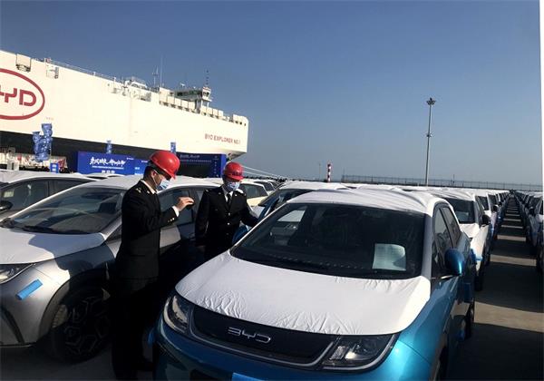 汕頭海關(guān)保障“國車自運(yùn)”順利啟航
