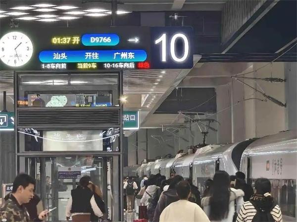 返程高峰共開行28趟！汕頭站結束春節(jié)期間的“夜間運營”模式