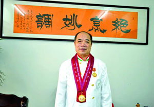 廣東烹飪協(xié)會副會長、潮菜大師肖文清—— 五十余載潛心烹飪 以德載道培育專才